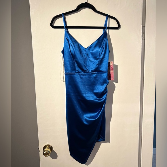 Gorgeous dress - Picture 3 of 5